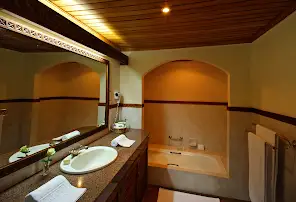 Sarova Lion Hill Game Lodge: Kenya Safari Lodge in Lake Nakuru National Park